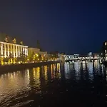 Golden Mood City Apartment
