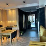 Golden Mood City Apartment